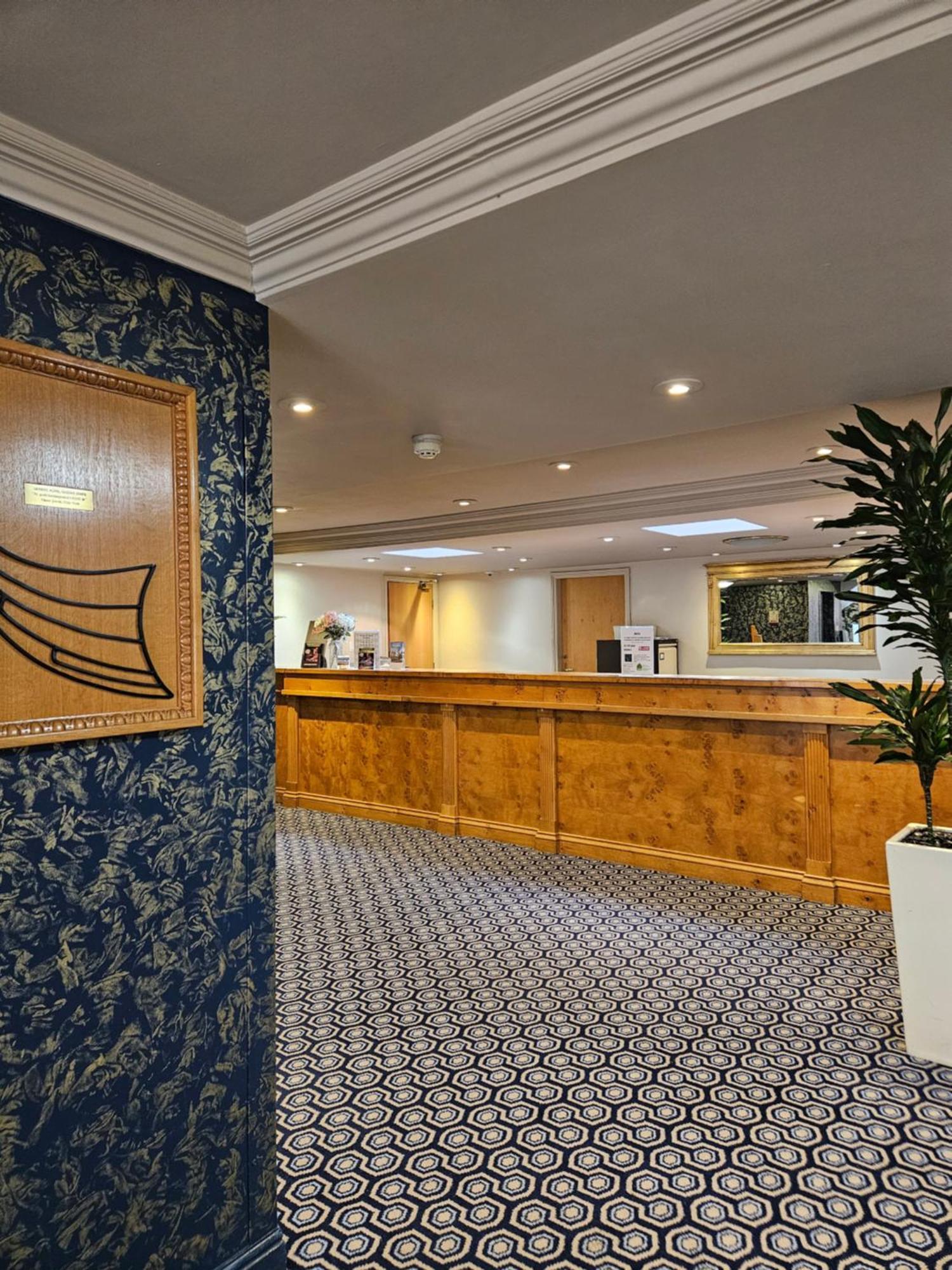 The Queens Hotel Йорк Экстерьер фото